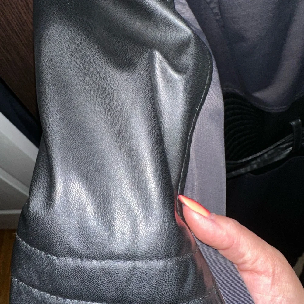 Preowned Bebe Trench Coat Faux Leather Details Belted Full Zipper Black Sz Large - Picture 5 of 8